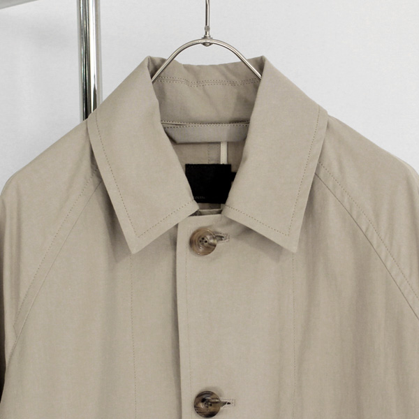 comm.arch. – Densely Woven Poplin Coat. – Fuzz