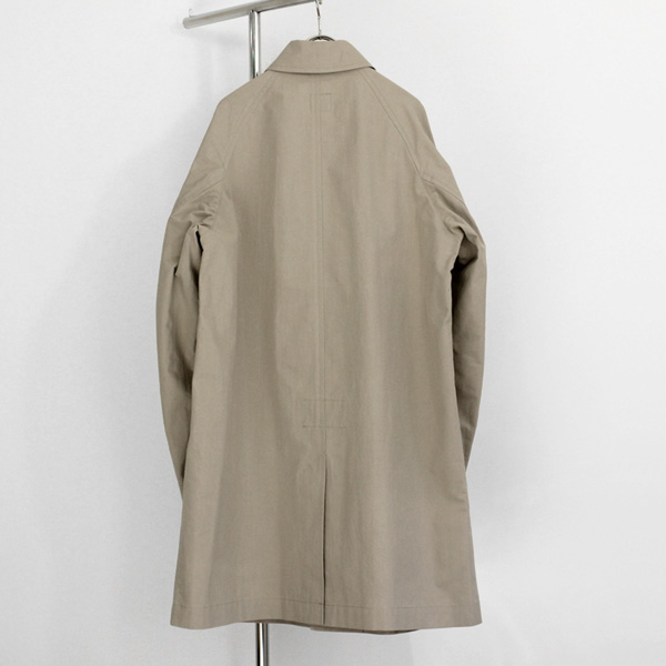 comm.arch. – Densely Woven Poplin Coat. – Fuzz