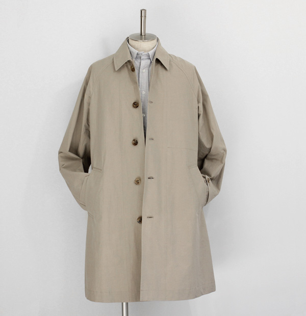 comm.arch. – Densely Woven Poplin Coat. – Fuzz