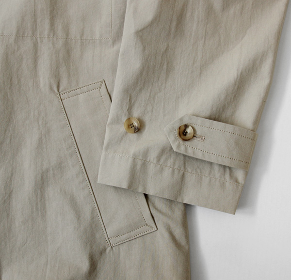 comm.arch. – Densely Woven Poplin Coat. – Fuzz