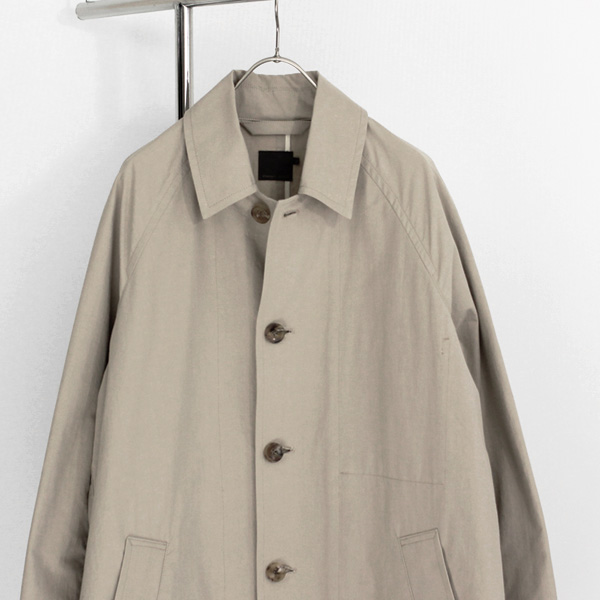 comm.arch. – Densely Woven Poplin Coat. – Fuzz